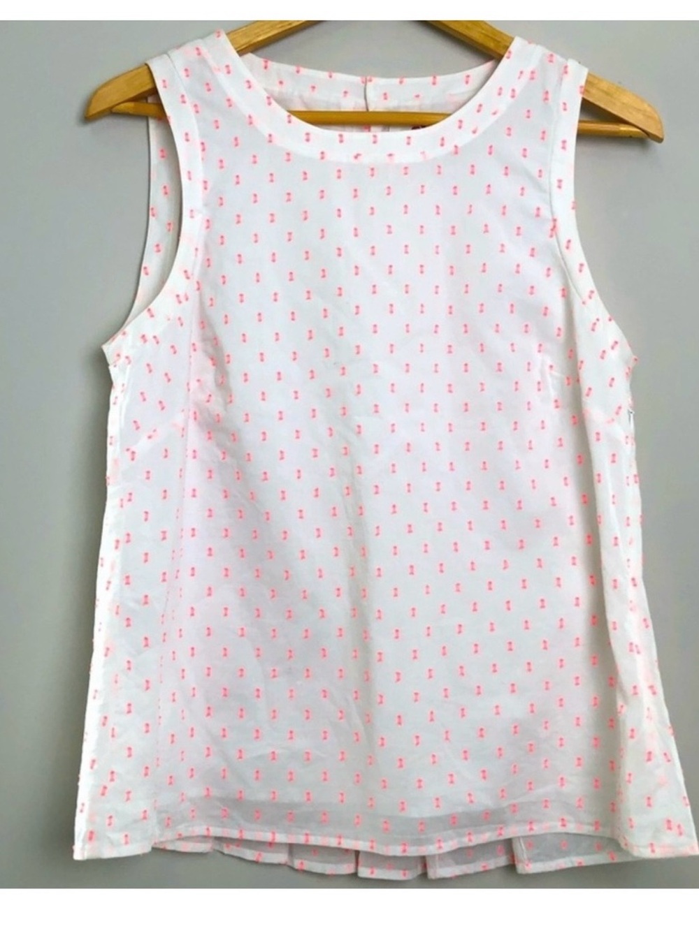 Vineyard Vines Swiss Dot Pleated Back Sleeveless  Top  - Size 10